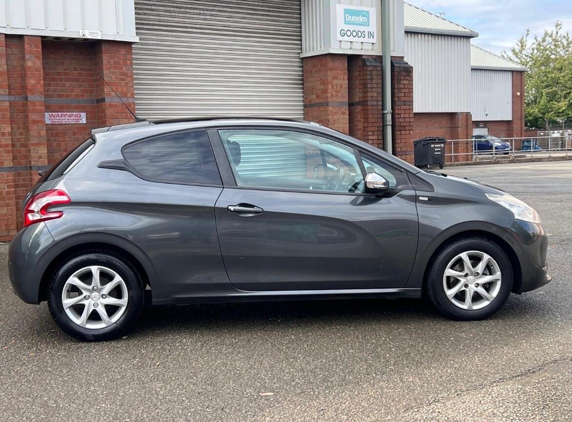 Used Peugeot 208 2014 for sale - 76318244: Photo 5