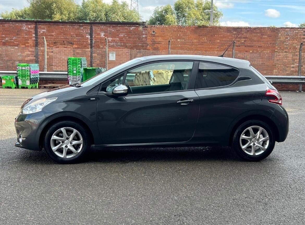 Used Peugeot 208 2014 for sale - 76318244: Photo 9