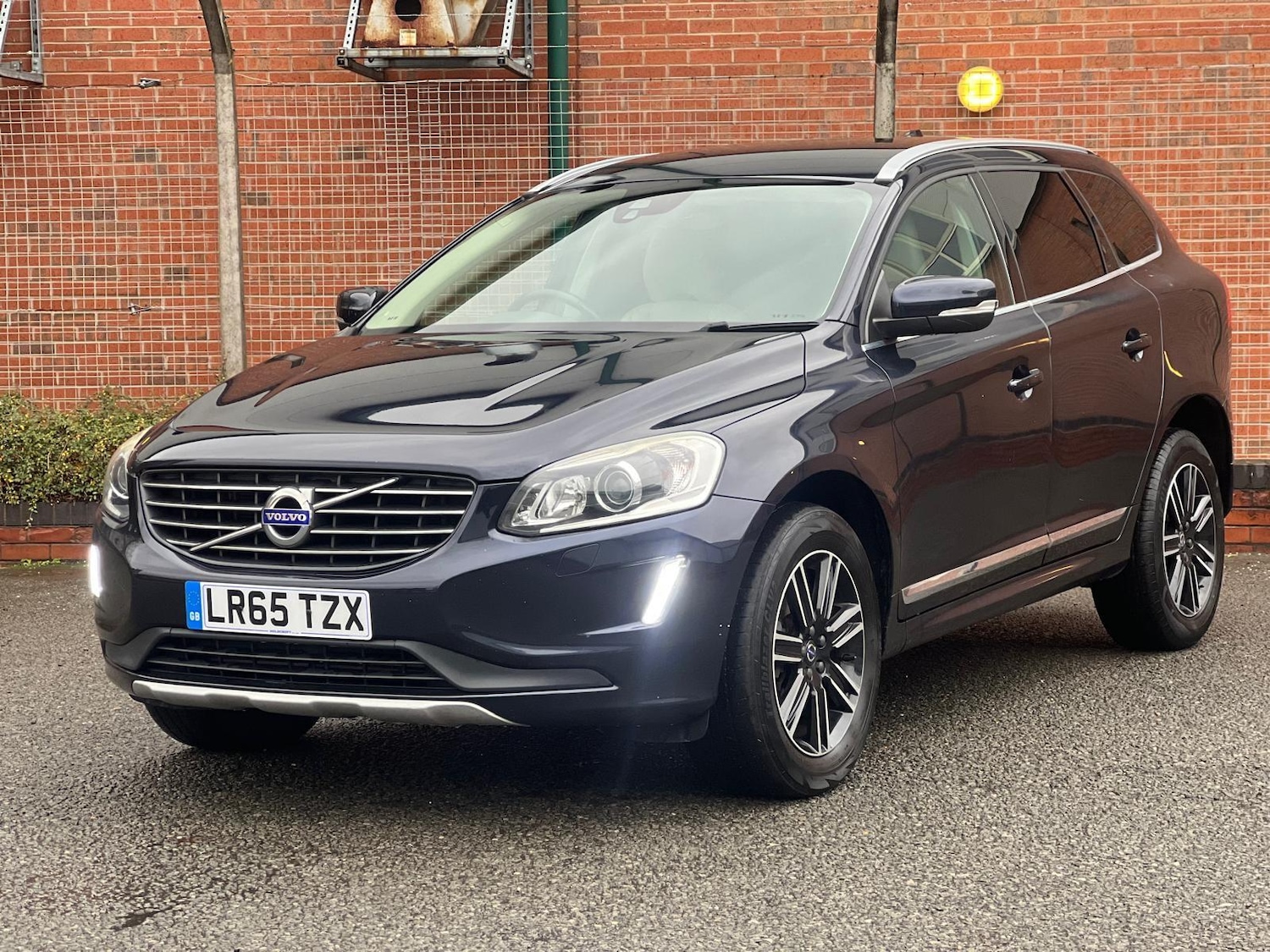 Used Volvo XC60 2015 for sale - 76878382: Photo 1