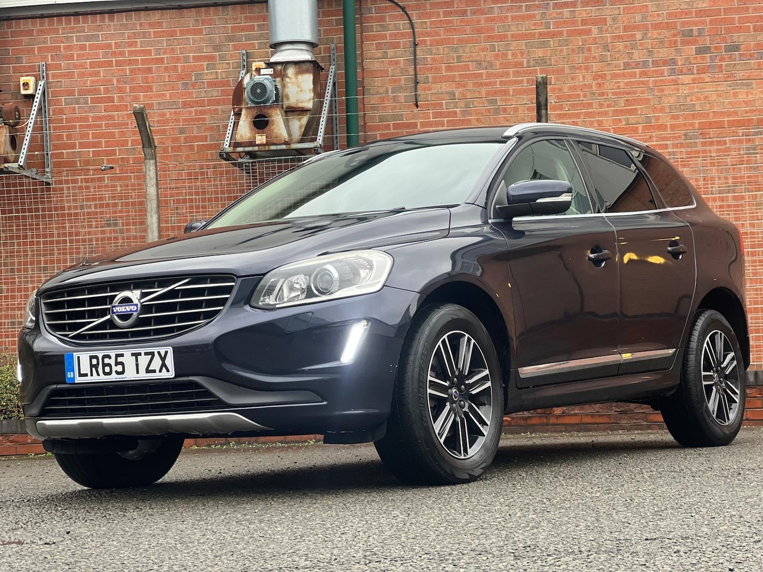 Used Volvo XC60 2015 for sale - 76878382: Photo 10