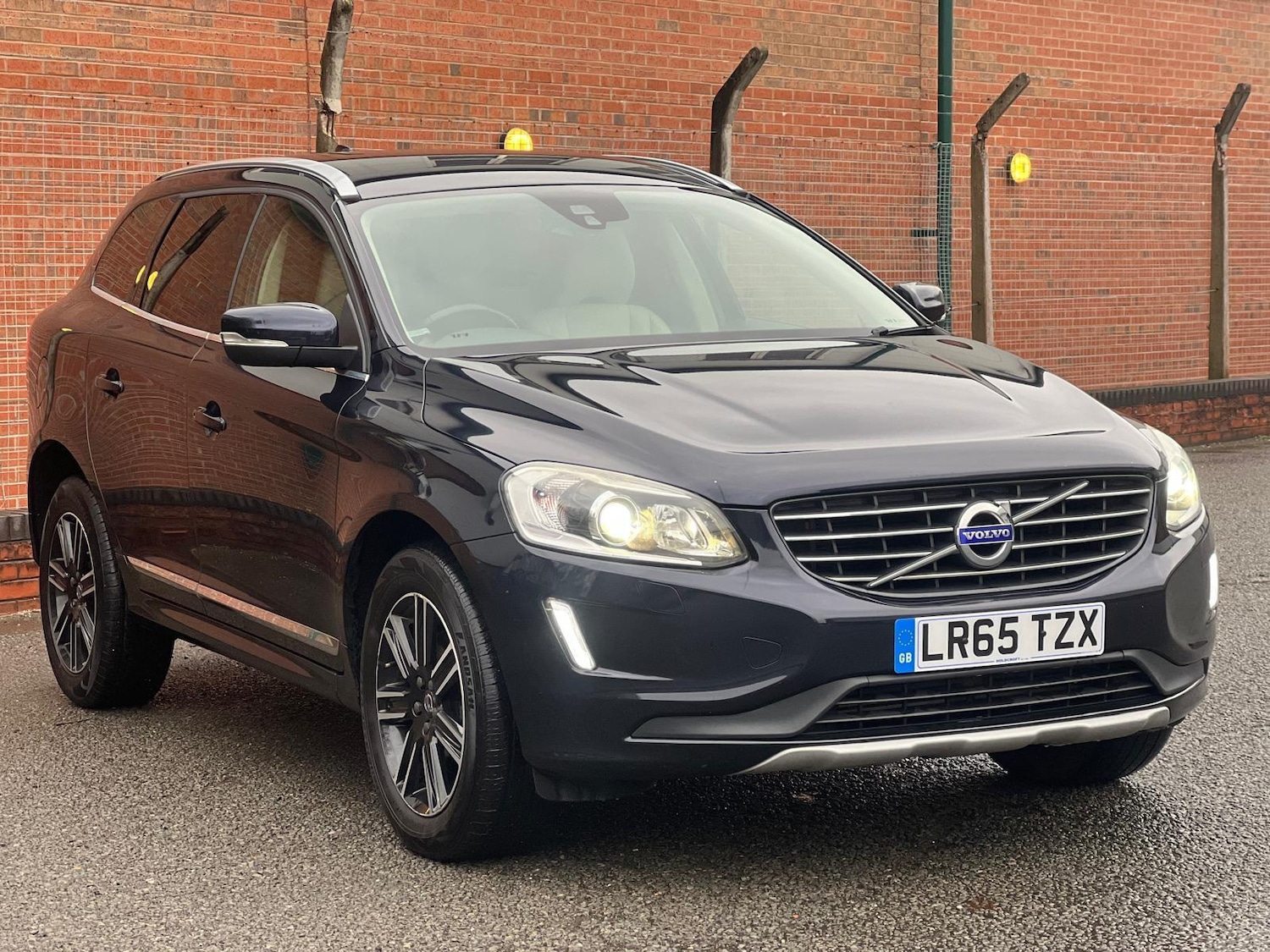 Used Volvo XC60 2015 for sale - 76878382: Photo 12