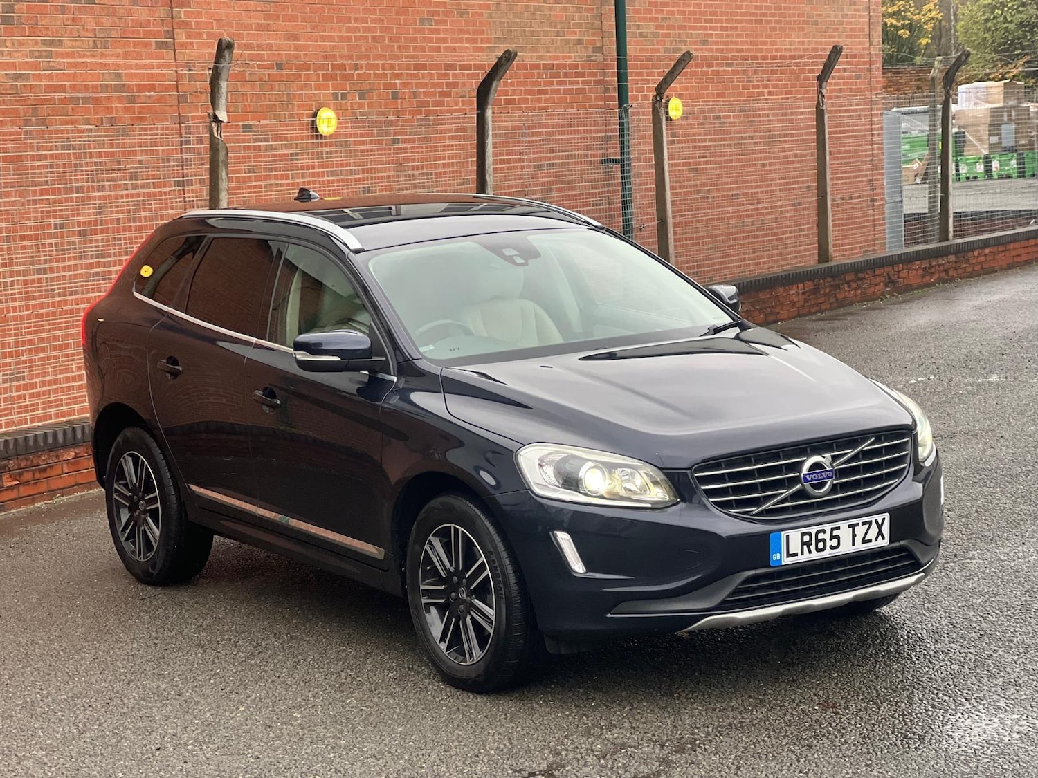 Used Volvo XC60 2015 for sale - 76878382: Photo 13