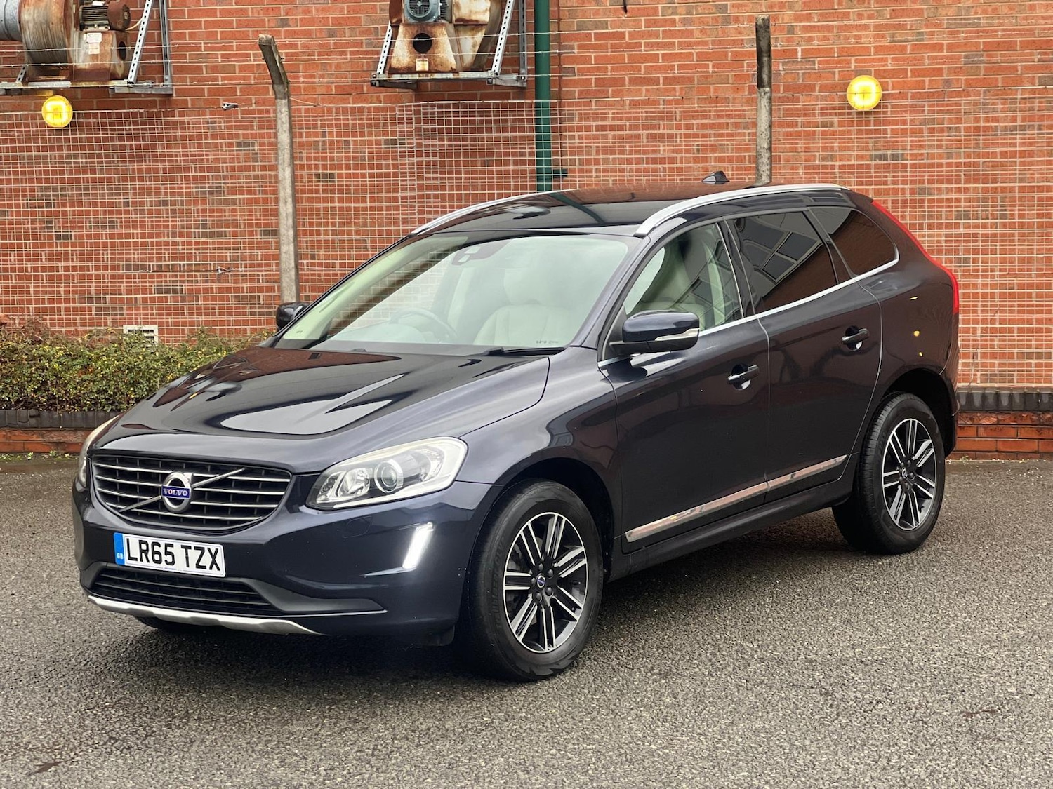 Used Volvo XC60 2015 for sale - 76878382: Photo 14