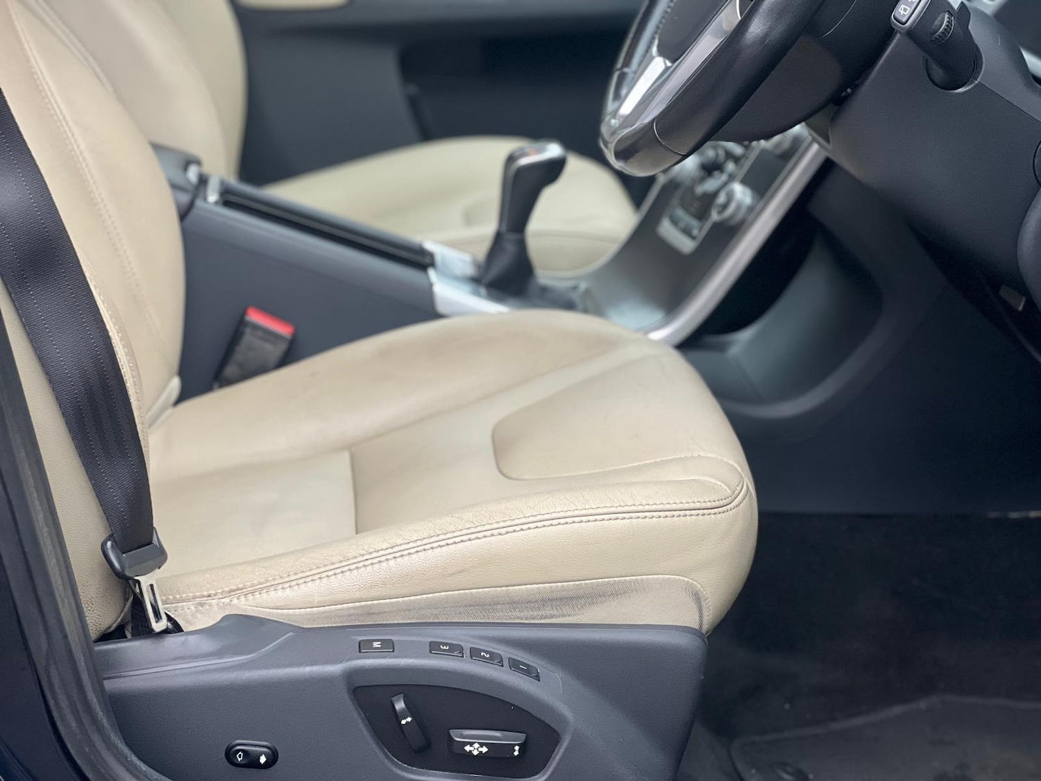 Used Volvo XC60 2015 for sale - 76878382: Photo 17