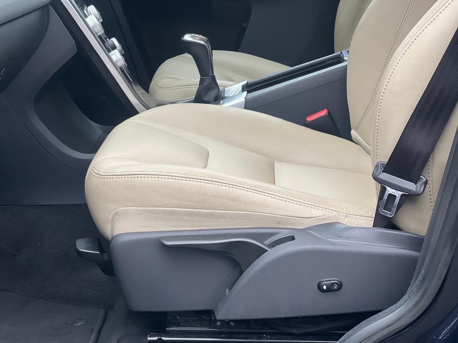 Used Volvo XC60 2015 for sale - 76878382: Photo 18