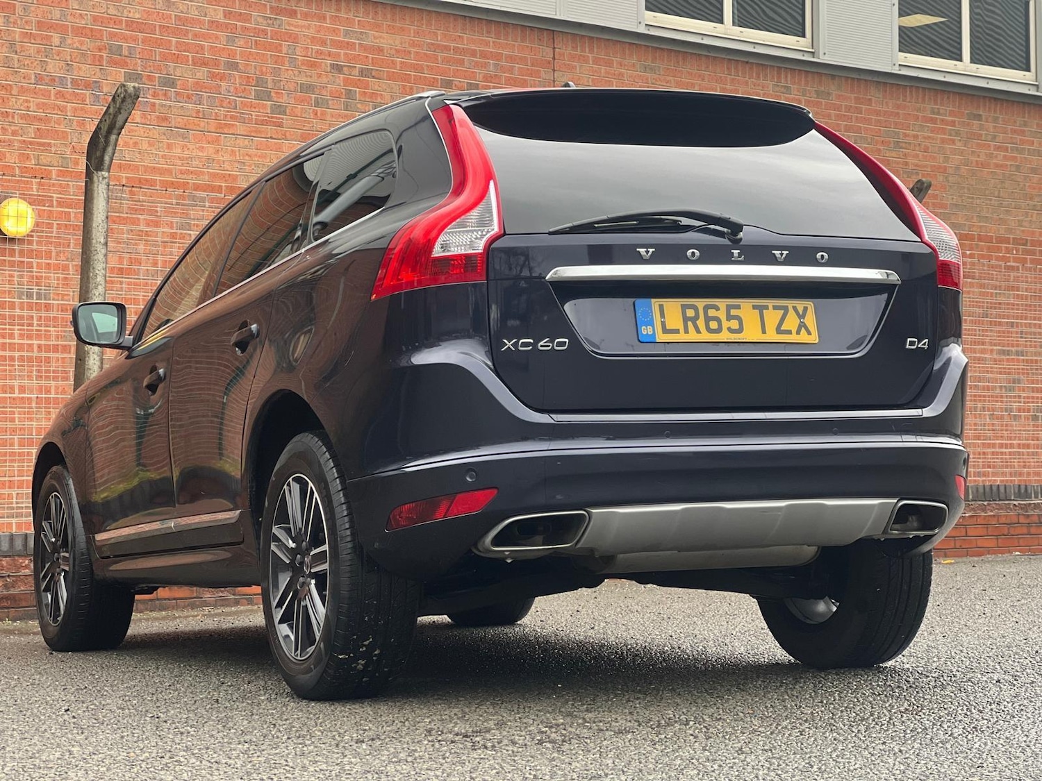 Used Volvo XC60 2015 for sale - 76878382: Photo 2