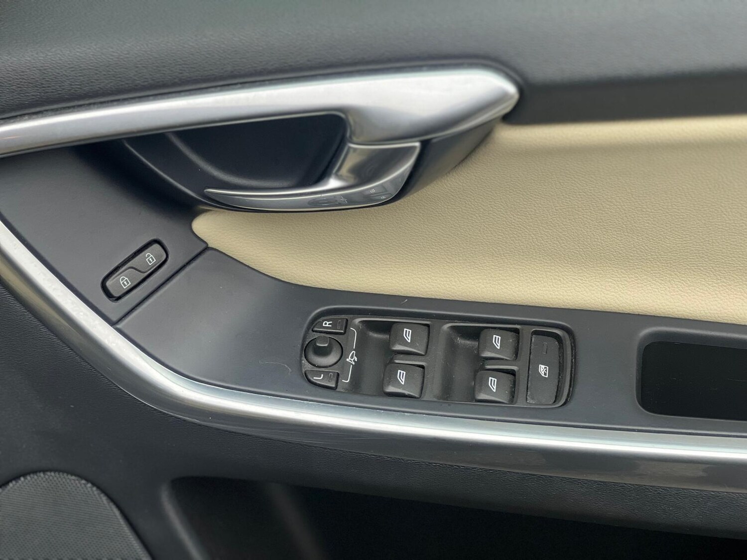 Used Volvo XC60 2015 for sale - 76878382: Photo 40