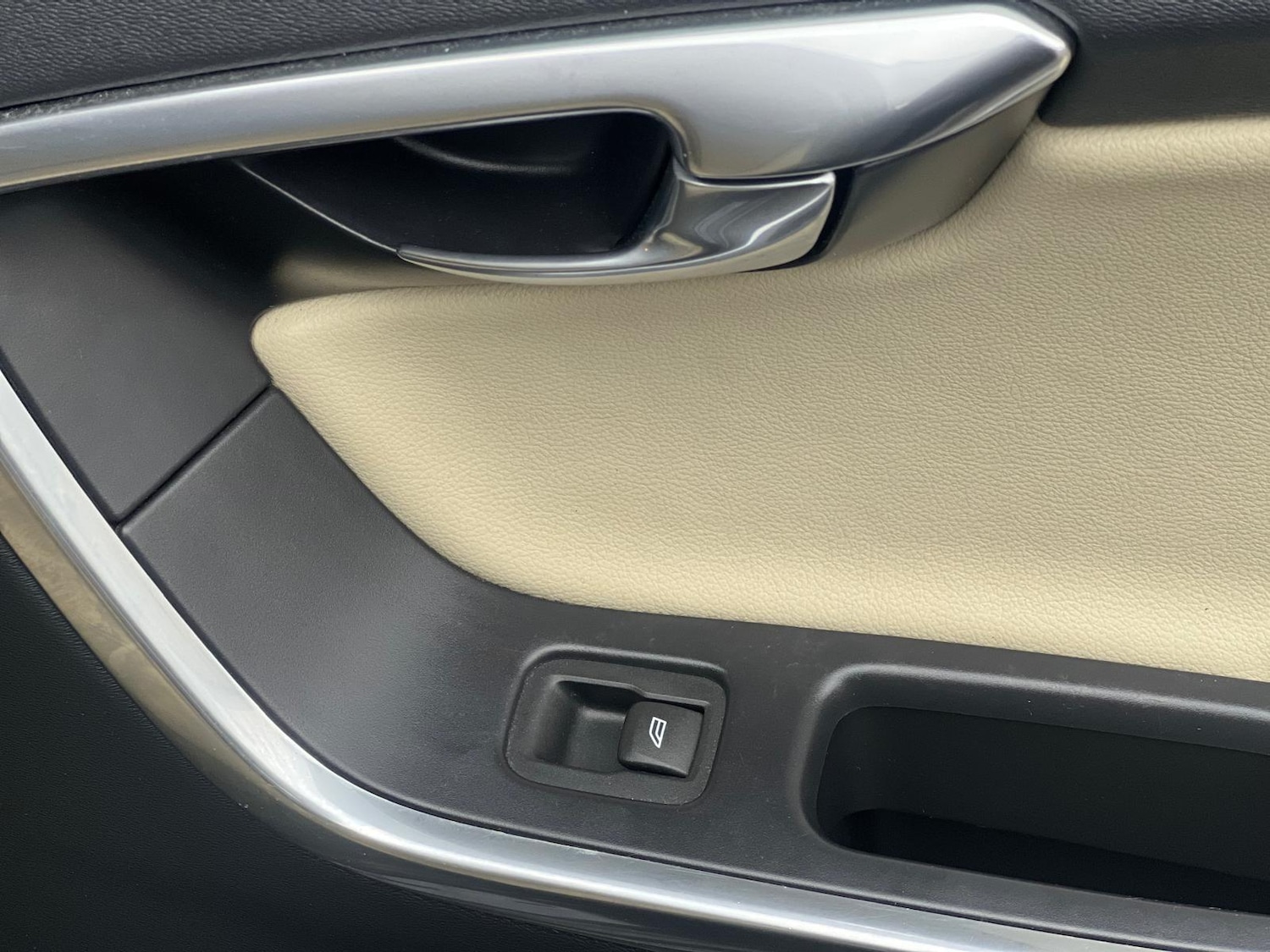 Used Volvo XC60 2015 for sale - 76878382: Photo 41