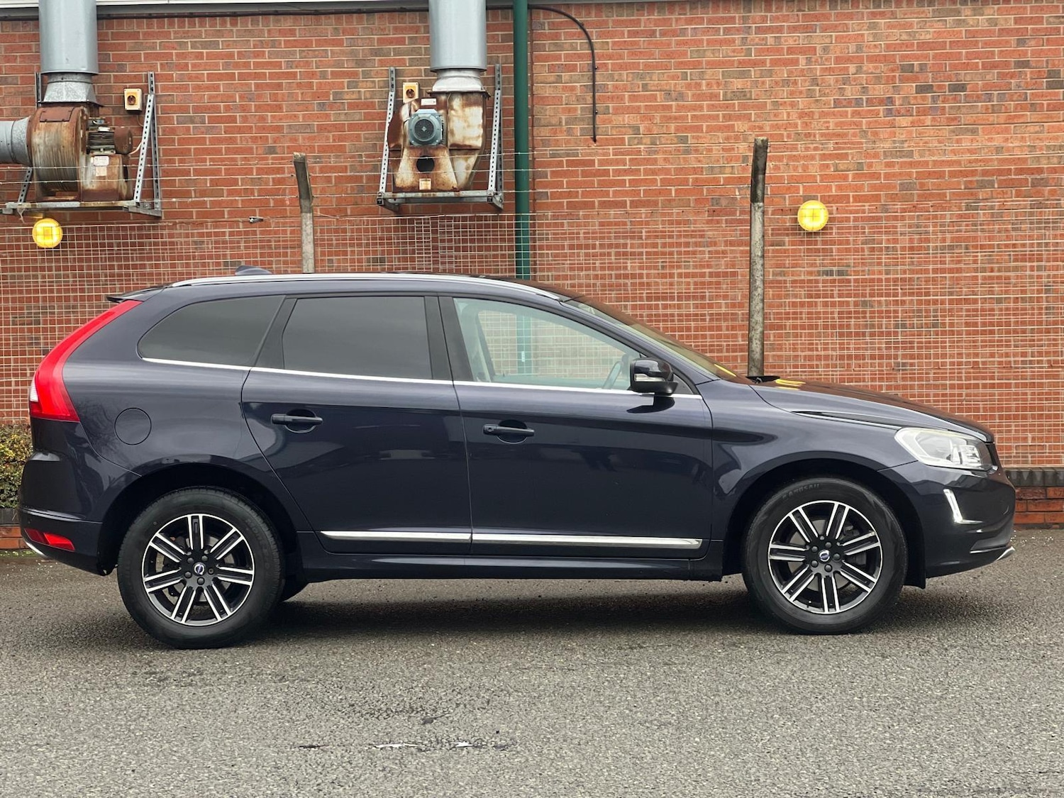 Used Volvo XC60 2015 for sale - 76878382: Photo 5