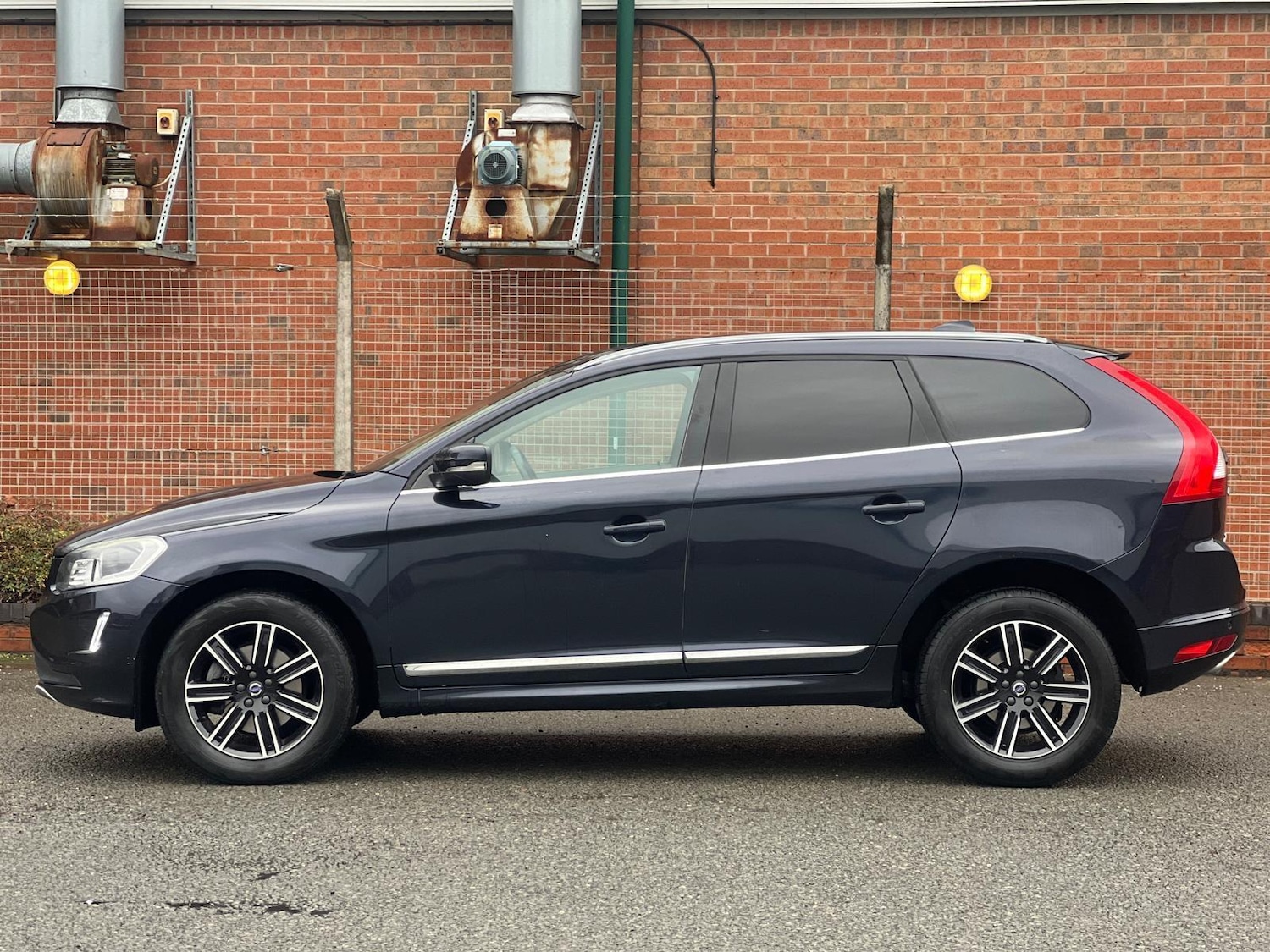 Used Volvo XC60 2015 for sale - 76878382: Photo 7