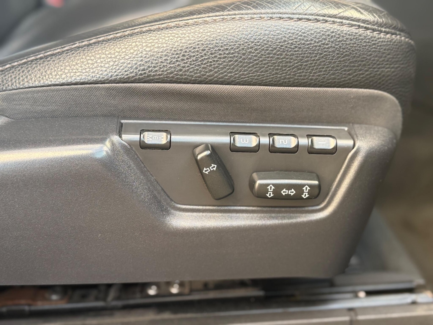 Used Volvo XC90 2011 for sale - 77131527: Photo 41