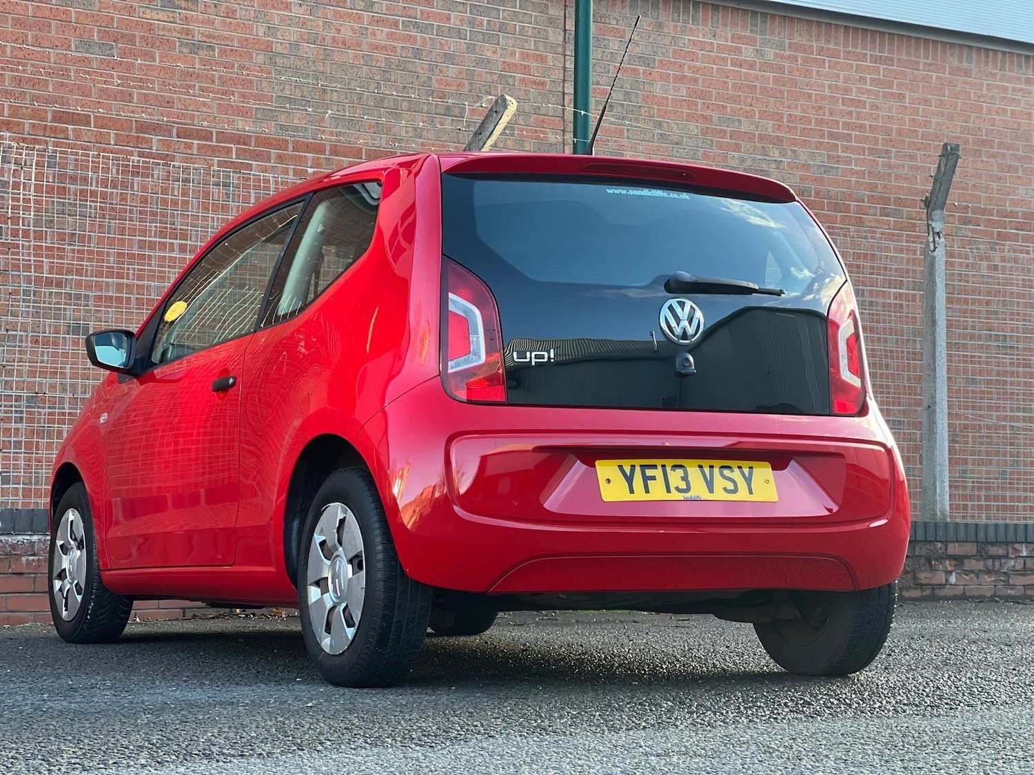 Used Volkswagen up! 2013 for sale - 76878395: Photo 2