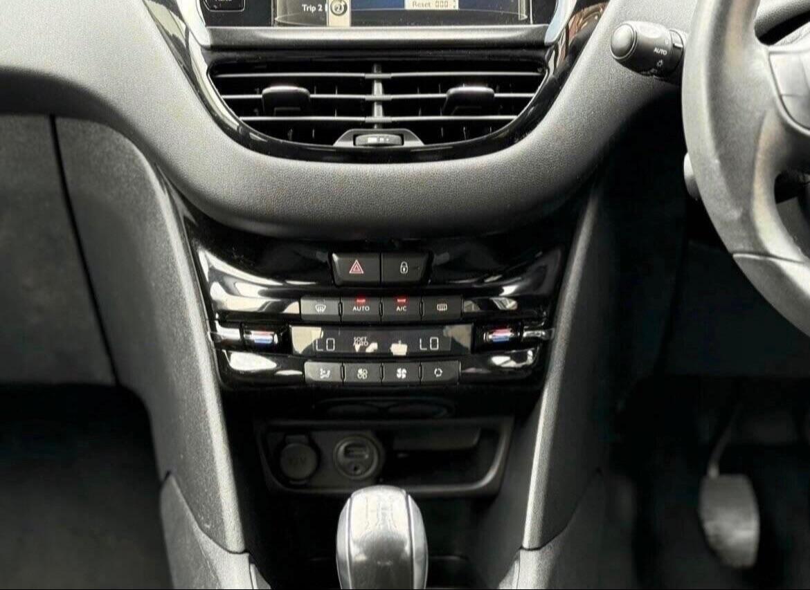 Used Peugeot 208 2012 for sale - 77143231: Photo 13