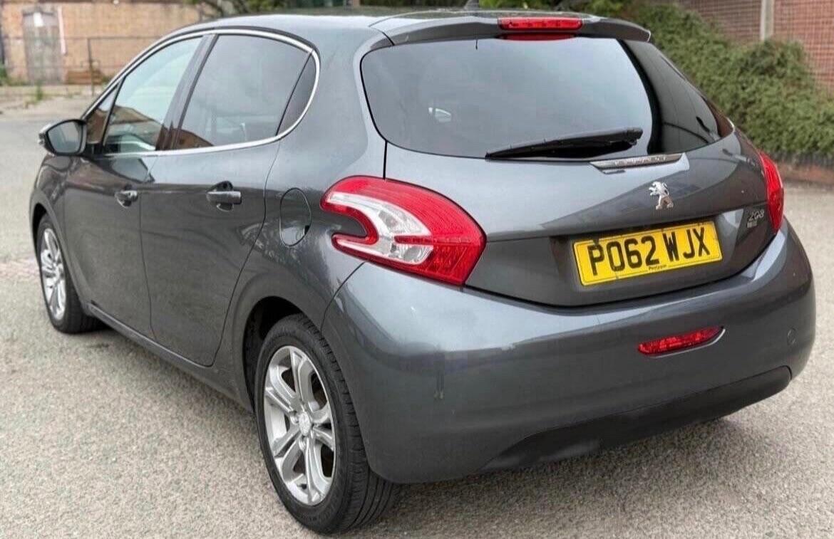 Used Peugeot 208 2012 for sale - 77143231: Photo 2