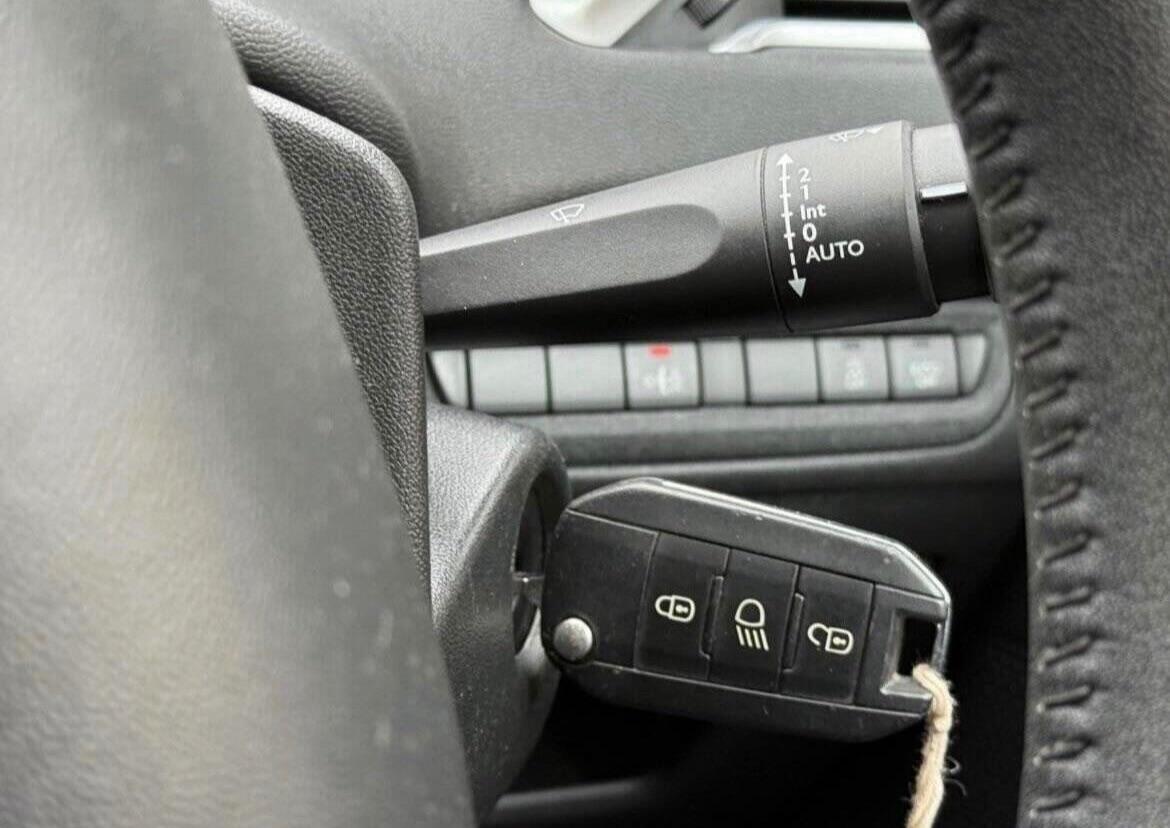 Used Peugeot 208 2012 for sale - 77143231: Photo 37