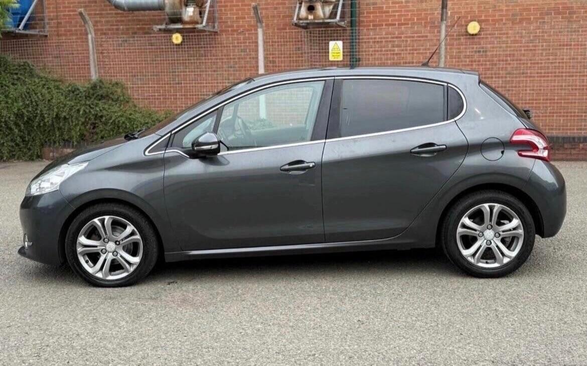 Used Peugeot 208 2012 for sale - 77143231: Photo 9