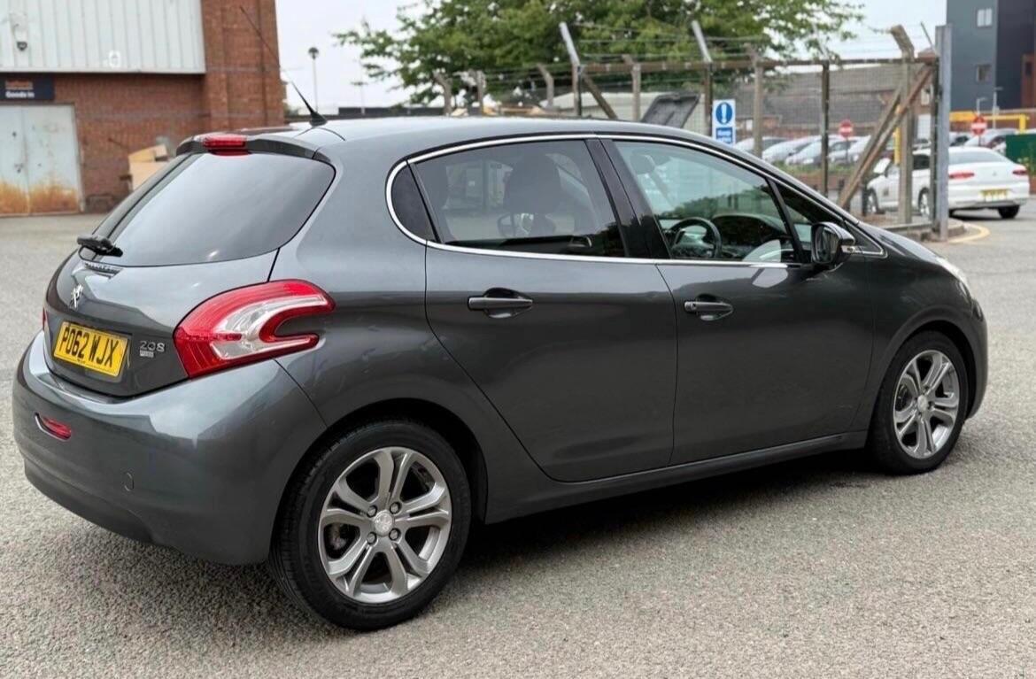 Used Peugeot 208 2012 for sale - 76388538: Photo 28