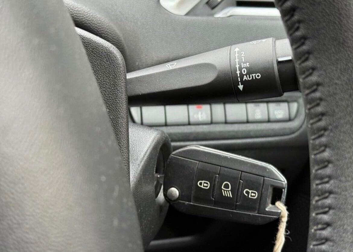 Used Peugeot 208 2012 for sale - 76388538: Photo 38