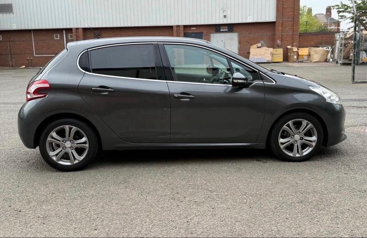 Used Peugeot 208 2012 for sale - 76388538: Photo 6