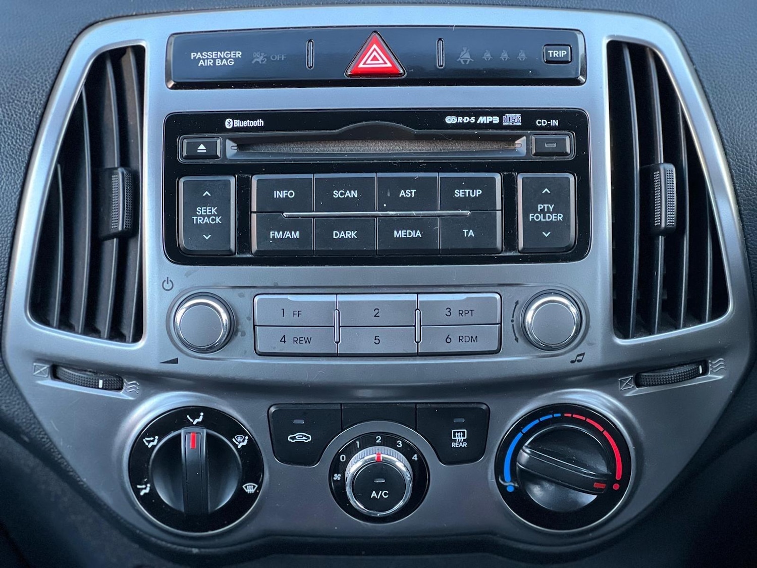 Used Hyundai i20 2013 for sale - 77098010: Photo 16