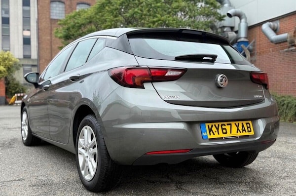 Used Vauxhall Astra 2017 for sale - 76307259: Photo 2