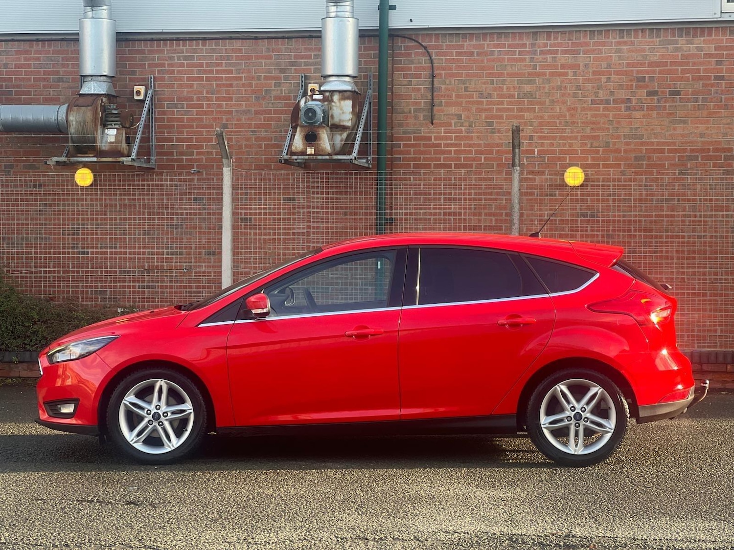 Used Ford Focus 2017 for sale - 76878412: Photo 5