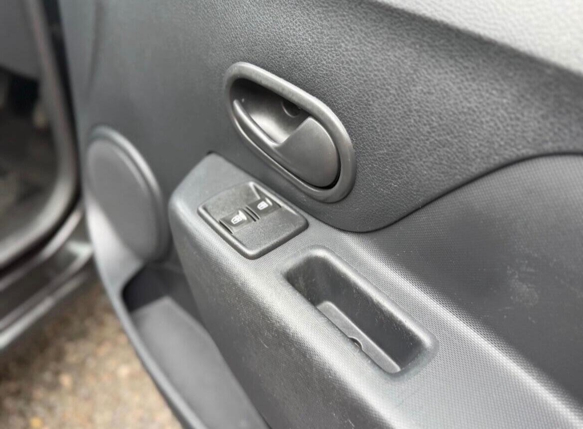 Used Dacia Sandero 2017 for sale - 77020995: Photo 38