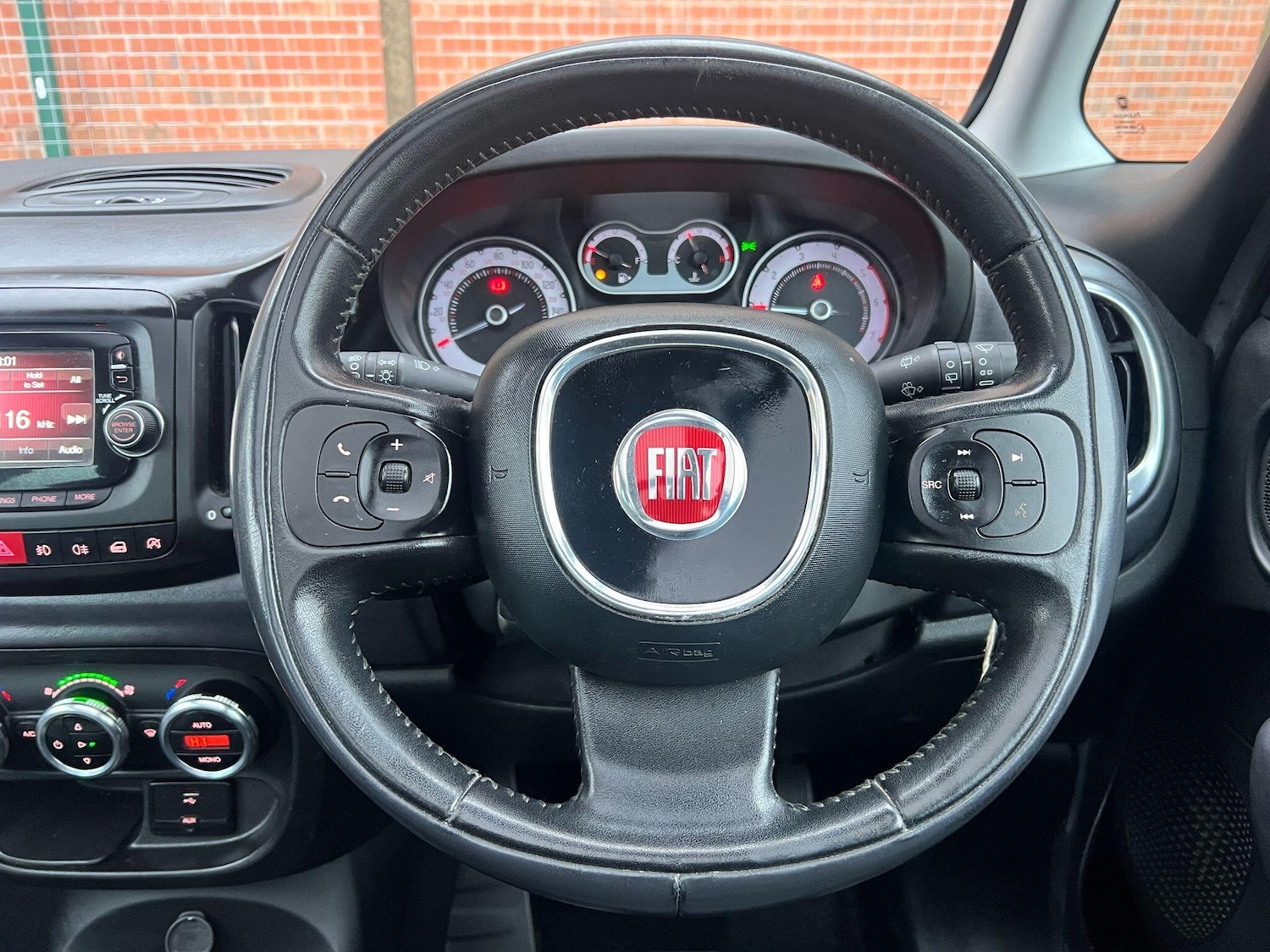 Used Fiat 500L 2014 for sale - 77387232: Photo 24