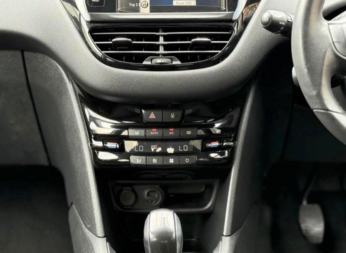 Used Peugeot 208 2012 for sale - 76878422: Photo 14