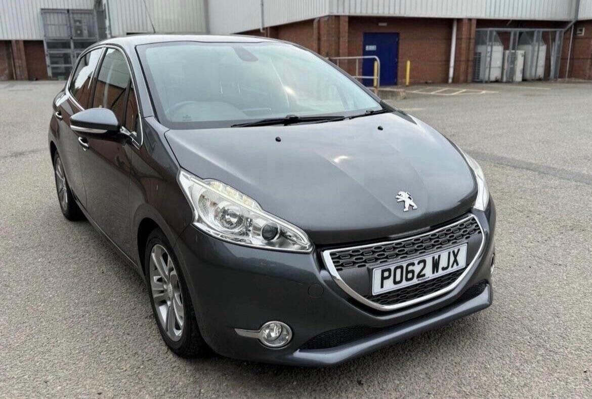 Used Peugeot 208 2012 for sale - 76942665: Photo 23