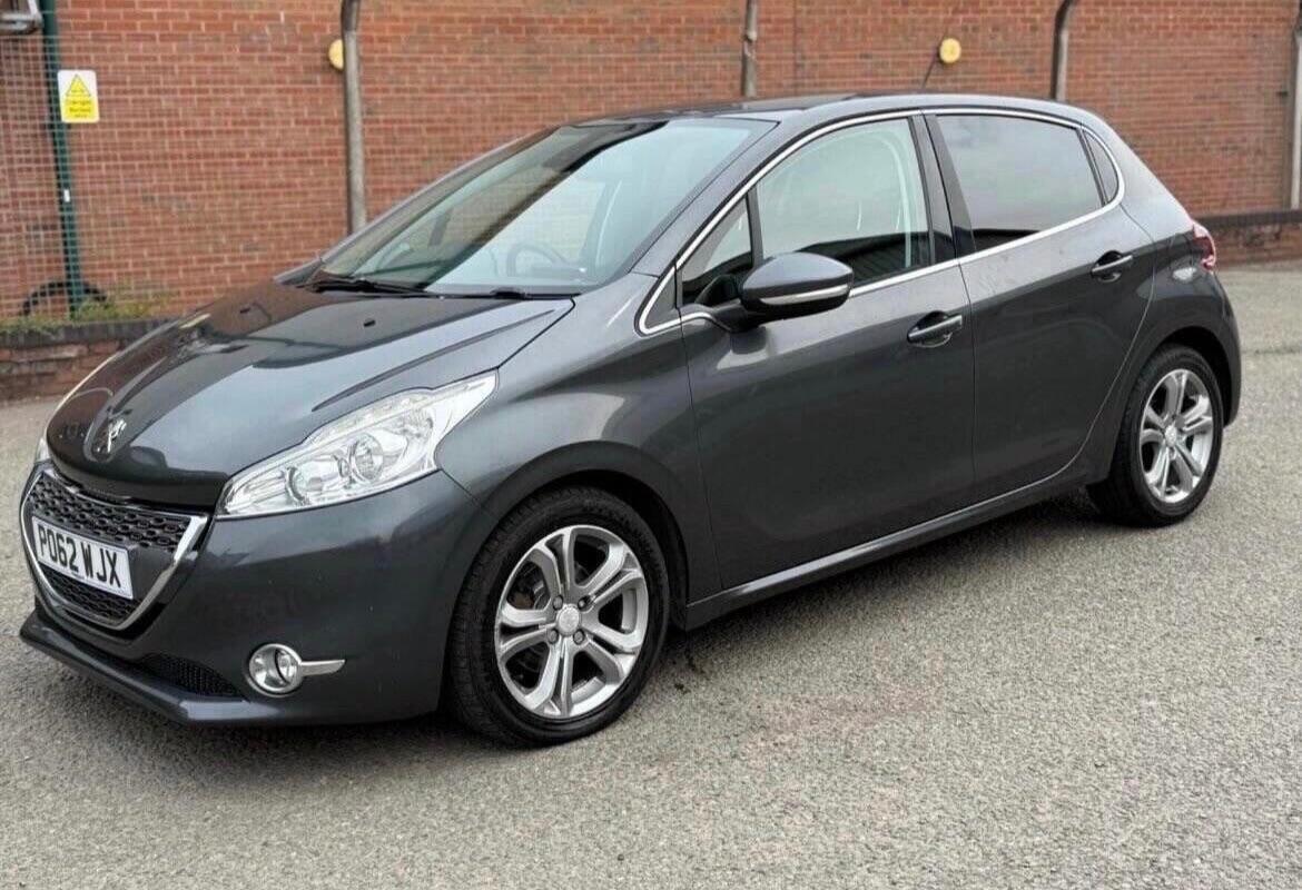 Used Peugeot 208 2012 for sale - 76942665: Photo 24