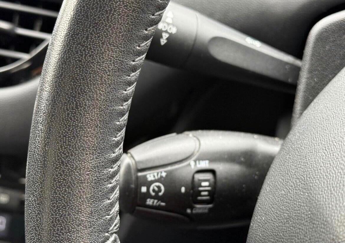 Used Peugeot 208 2012 for sale - 76942665: Photo 36