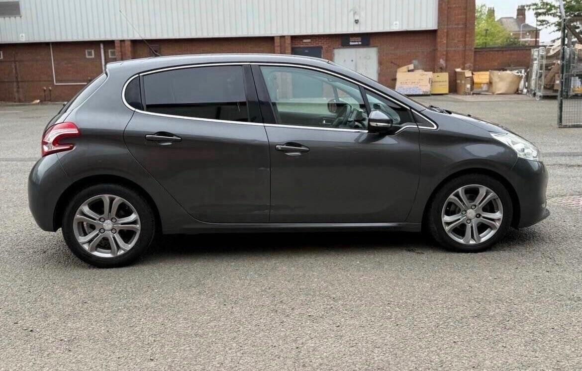 Used Peugeot 208 2012 for sale - 76942665: Photo 6
