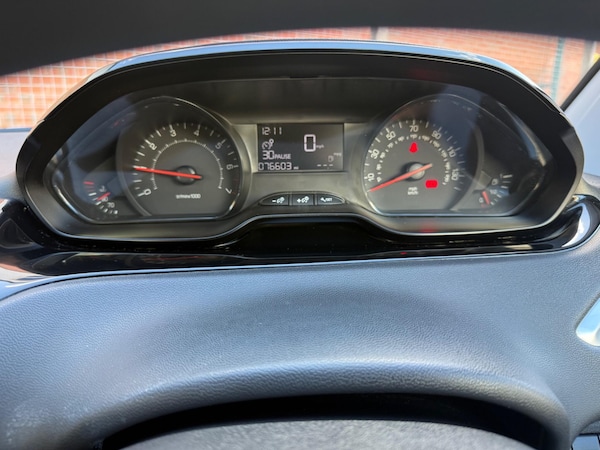 Used Peugeot 208 2015 for sale - 76031518: Photo 20