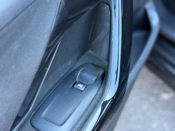 Used Peugeot 208 2015 for sale - 76031518: Photo 29