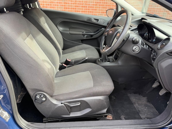 Used Ford Fiesta Van 2016 for sale - 76152396: Photo 10