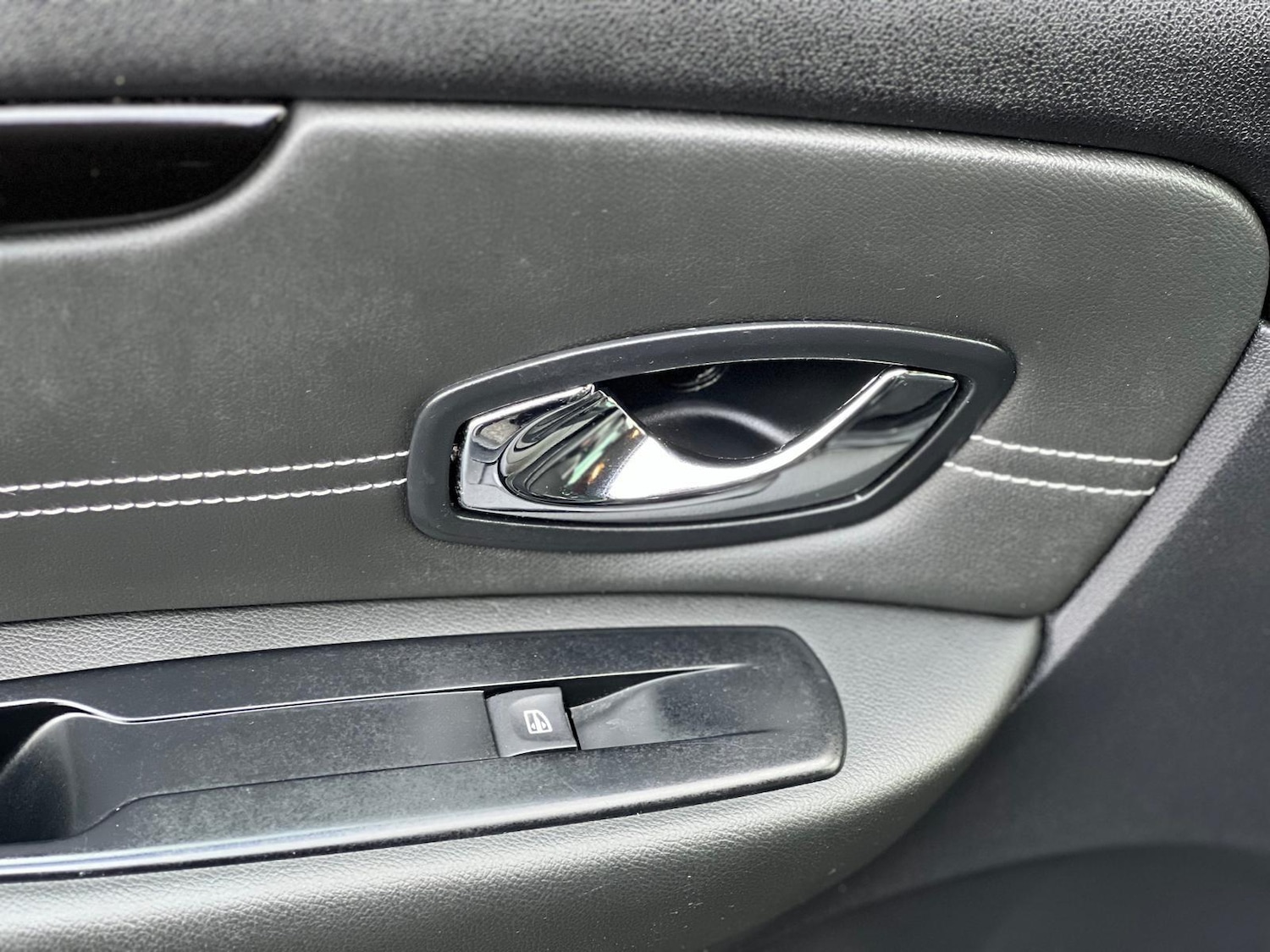 Used Renault Scenic for sale - 77074044: Photo 38