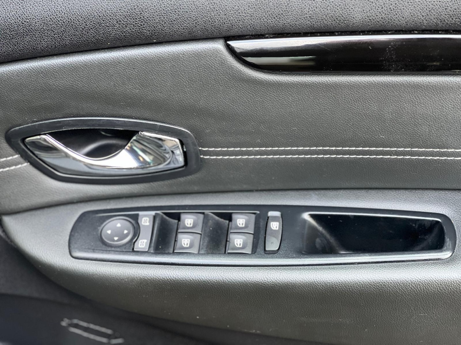 Used Renault Scenic for sale - 77074044: Photo 40