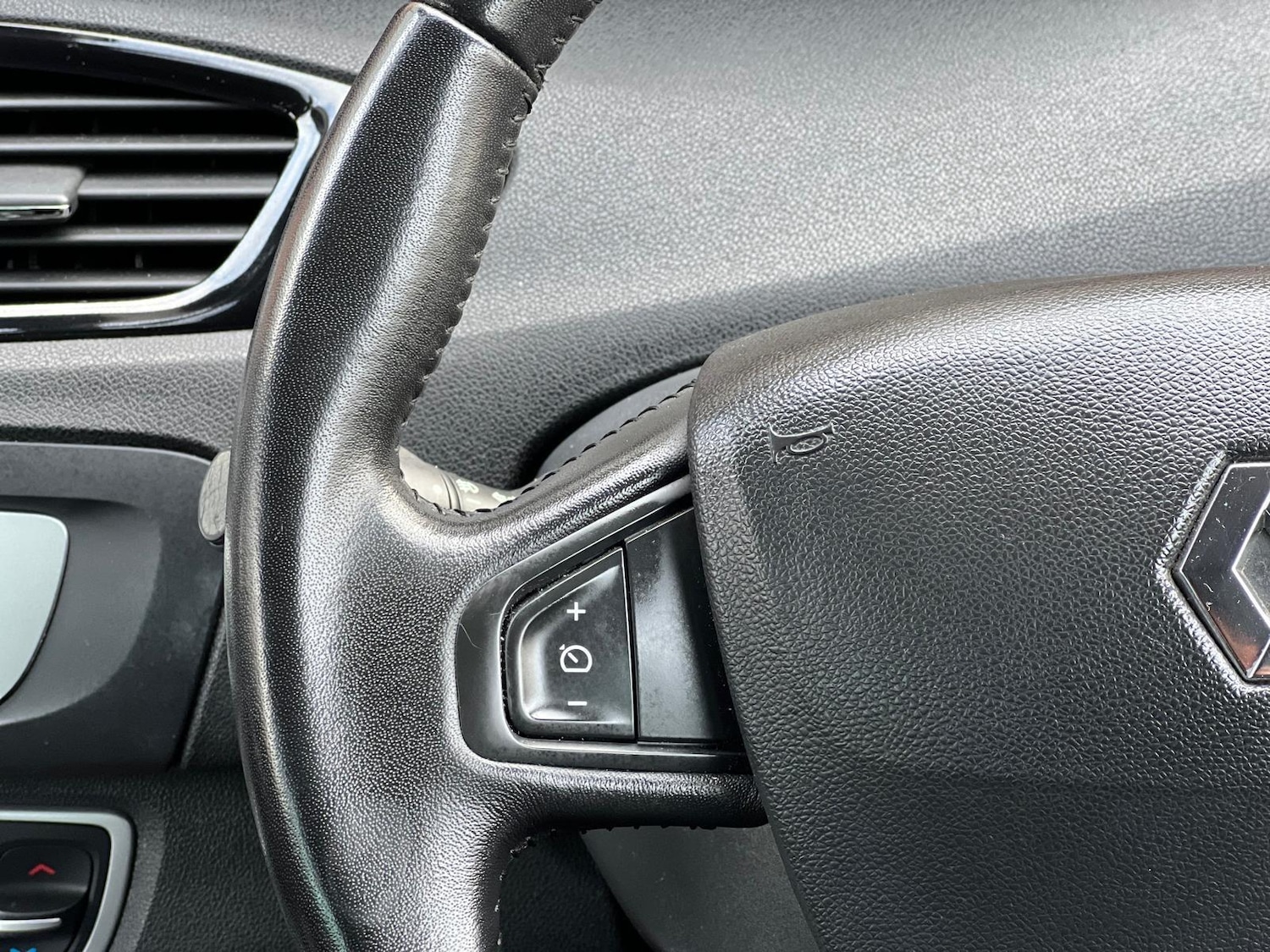 Used Renault Scenic for sale - 77074044: Photo 43