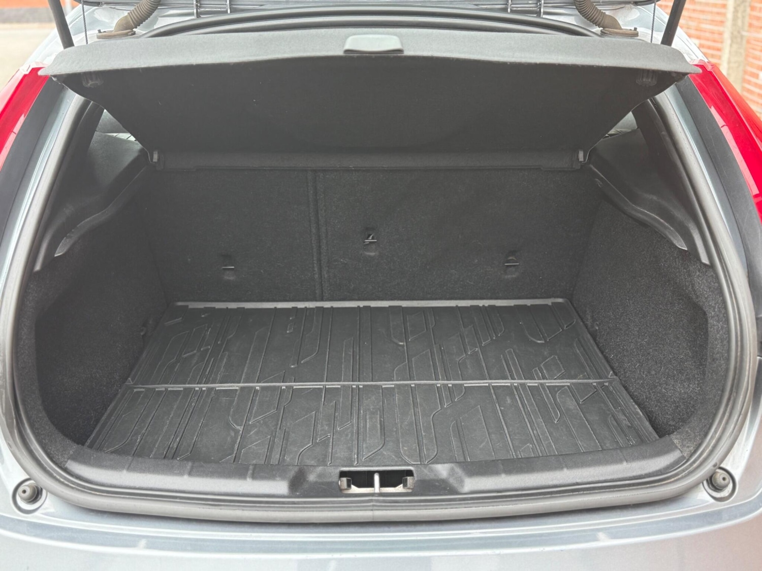 Used Volvo V40 2015 for sale - 76084581: Photo 11