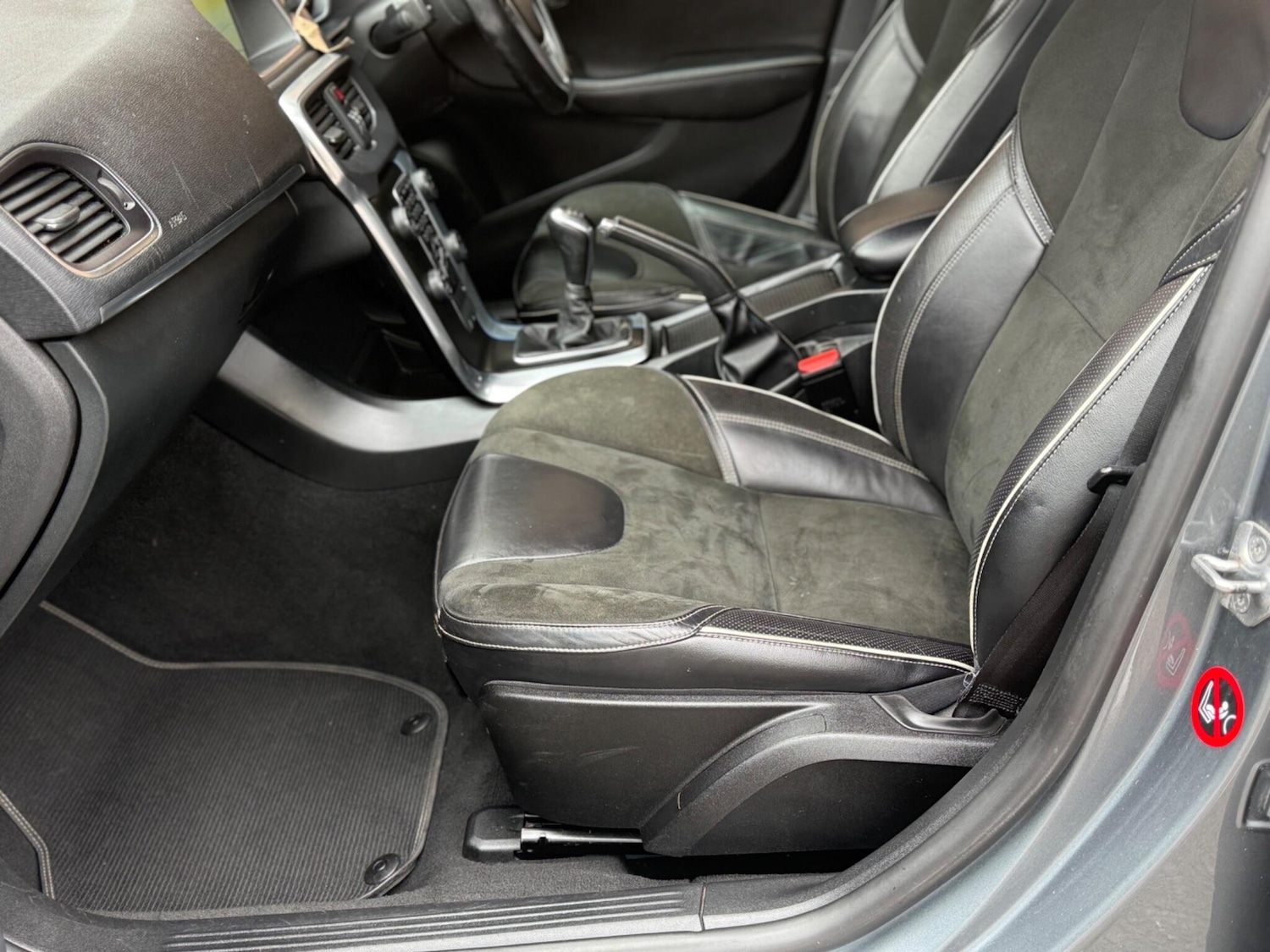 Used Volvo V40 2015 for sale - 76084581: Photo 13