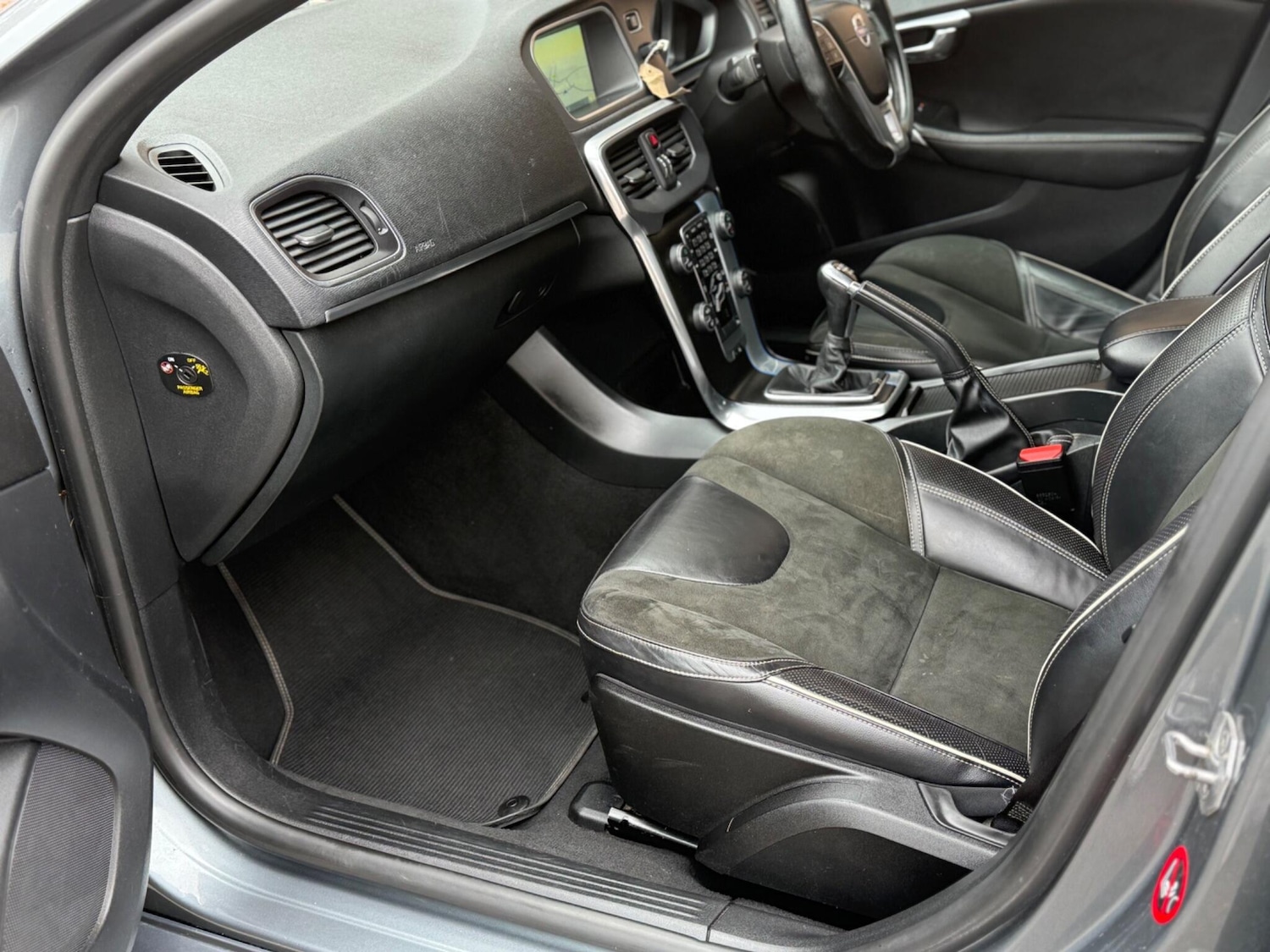 Used Volvo V40 2015 for sale - 76084581: Photo 14