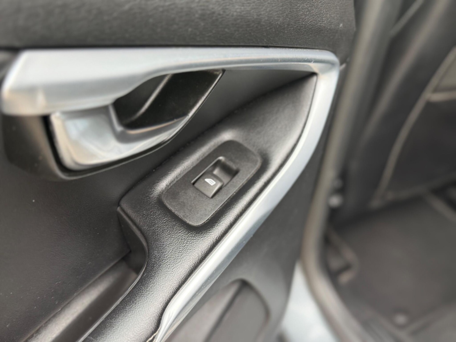 Used Volvo V40 2015 for sale - 76084581: Photo 34