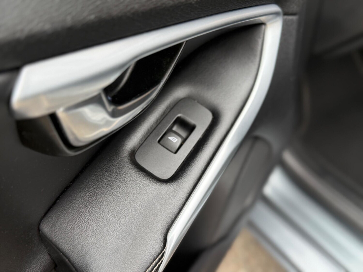 Used Volvo V40 2015 for sale - 76084581: Photo 36