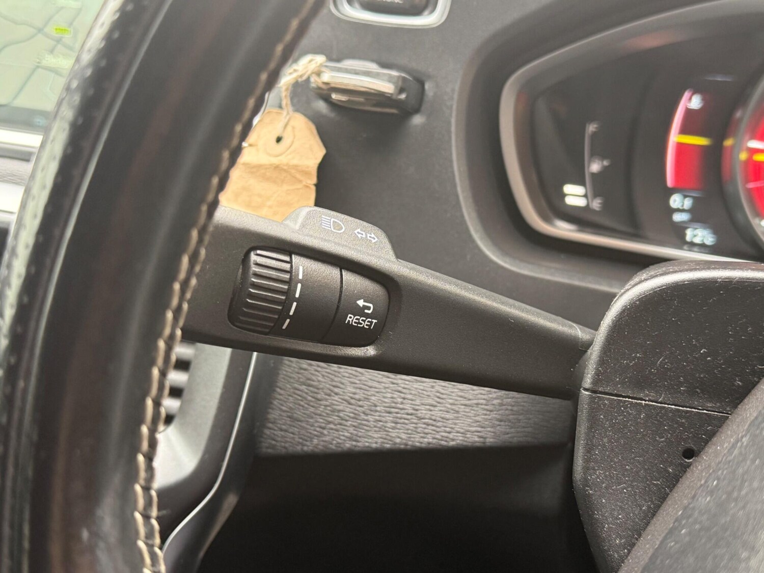 Used Volvo V40 2015 for sale - 76084581: Photo 37
