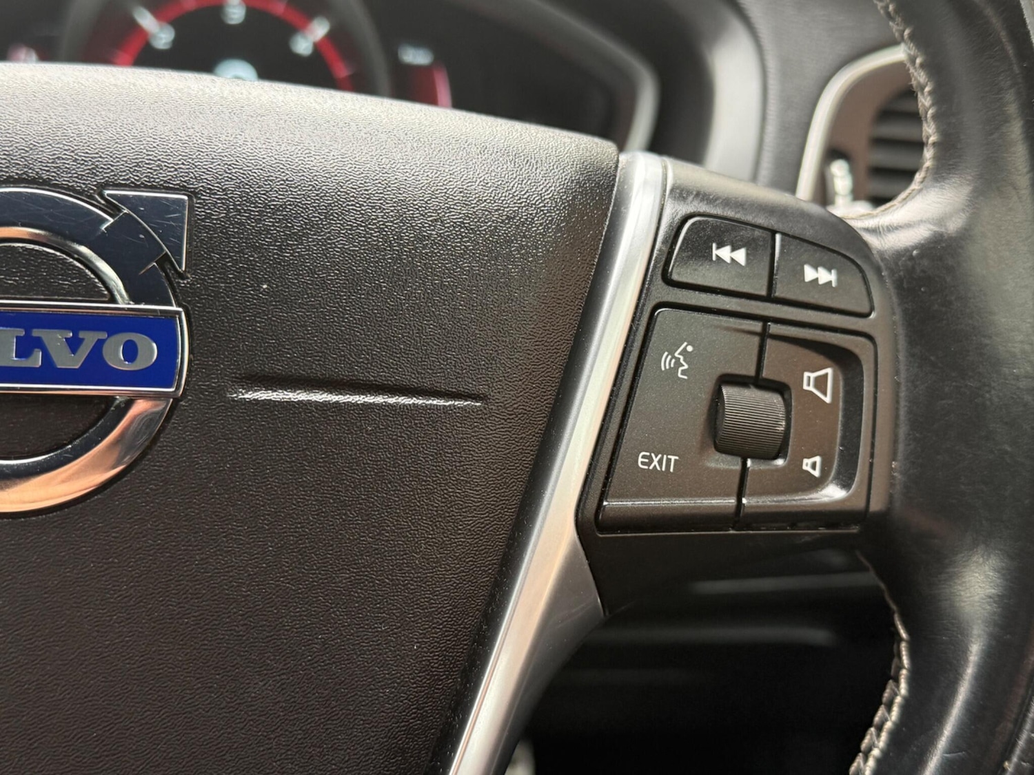 Used Volvo V40 2015 for sale - 76084581: Photo 40