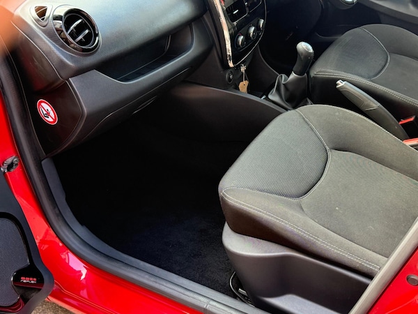 Used Renault Clio 2013 for sale - 76188890: Photo 32