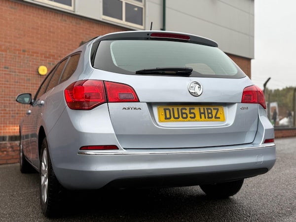 Used Vauxhall Astra 2015 for sale - 76270724: Photo 2