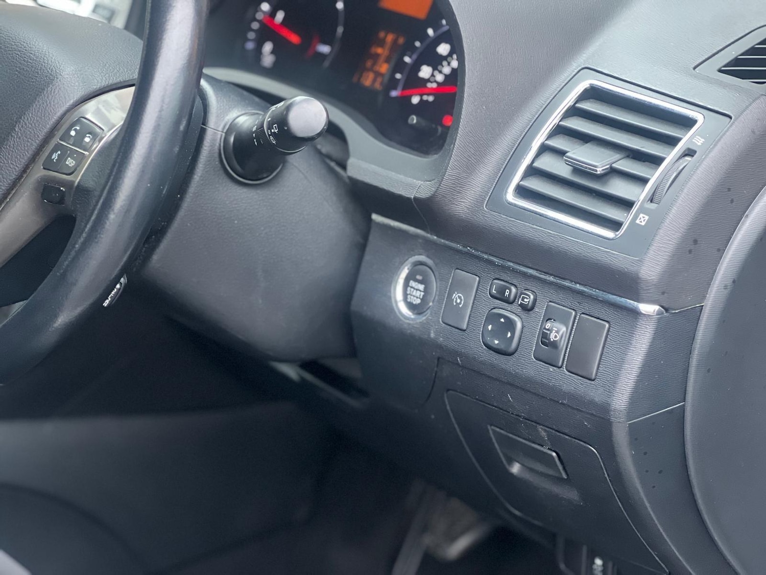 Used Toyota Avensis 2012 for sale - 76878403: Photo 40