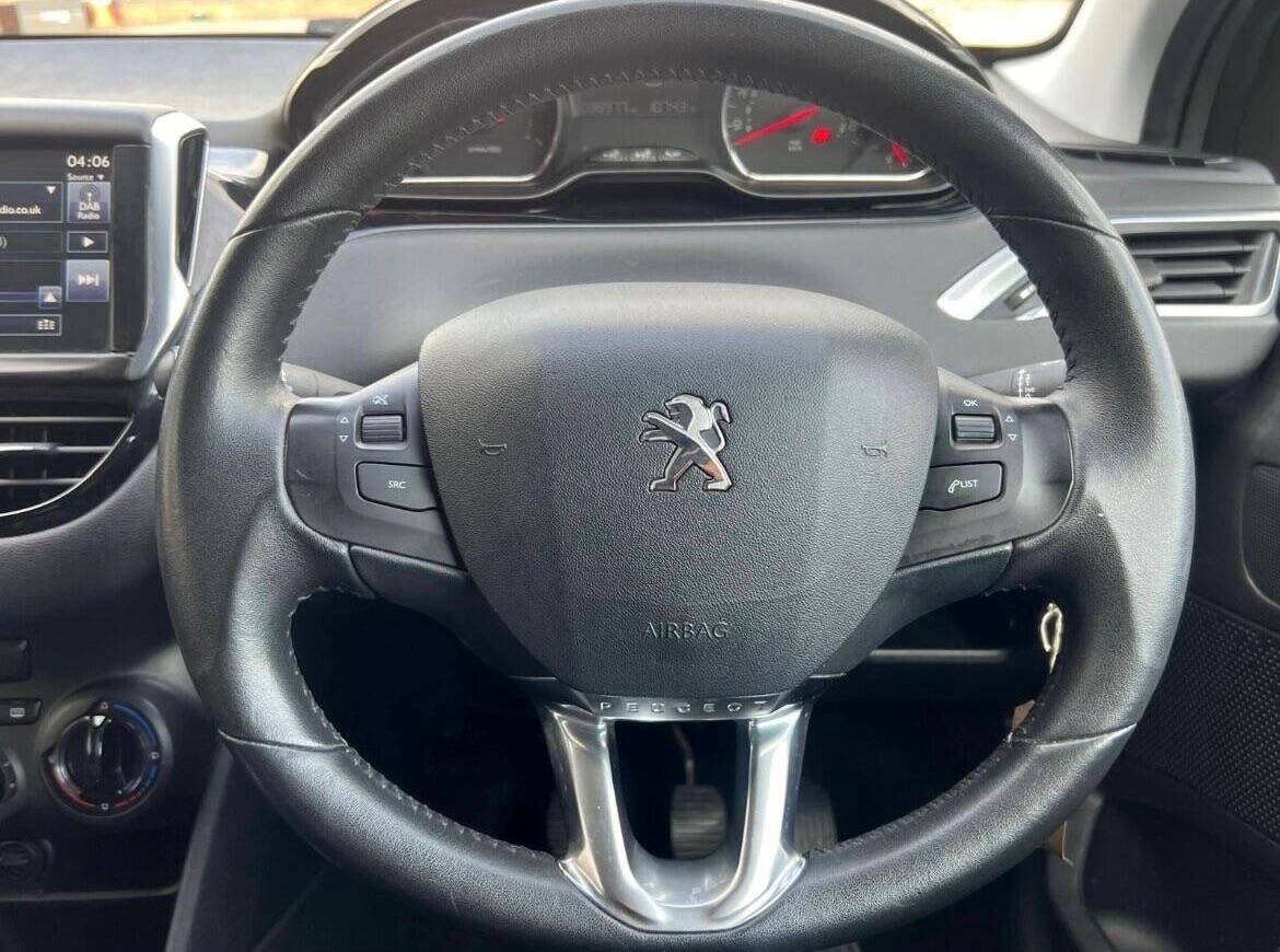 Used Peugeot 208 2014 for sale - 76878376: Photo 24